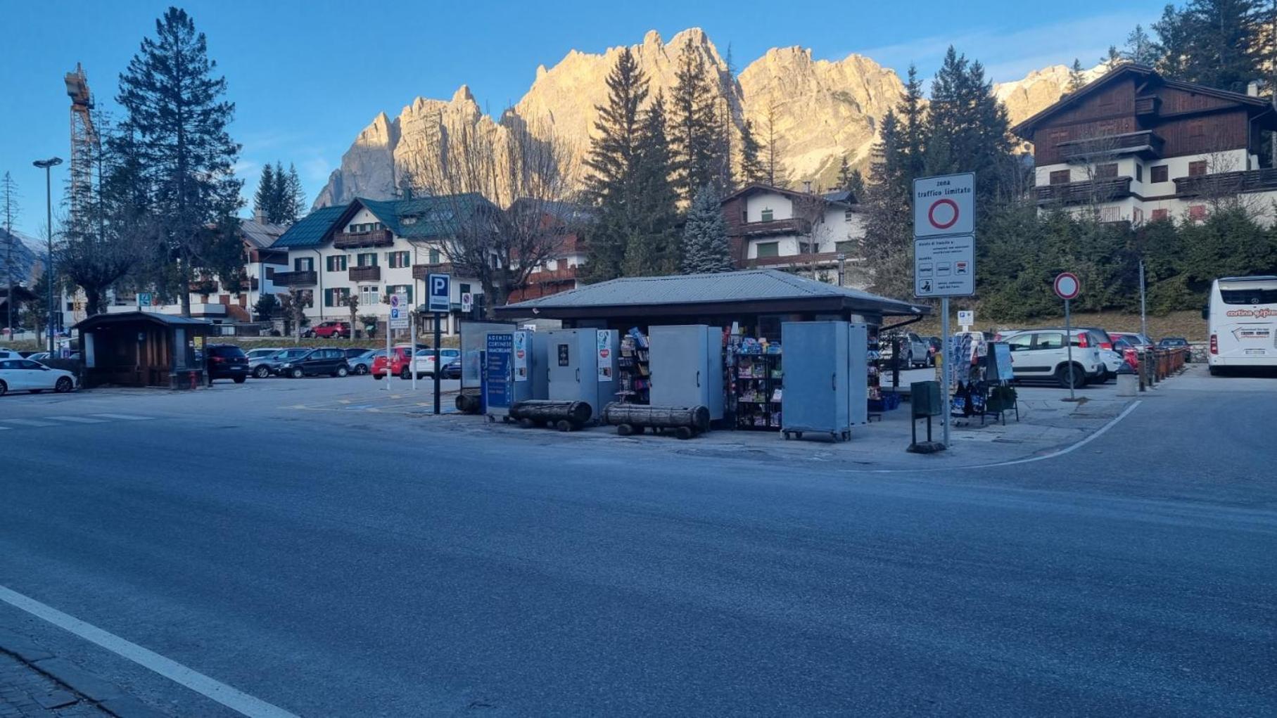 Studio Apartment Ariston In Centro A Cortina Cortina d'Ampezzo Bagian luar foto